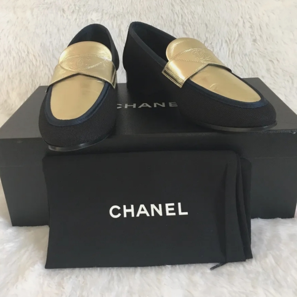 CHANEL Loafers - Picture 3 of 12